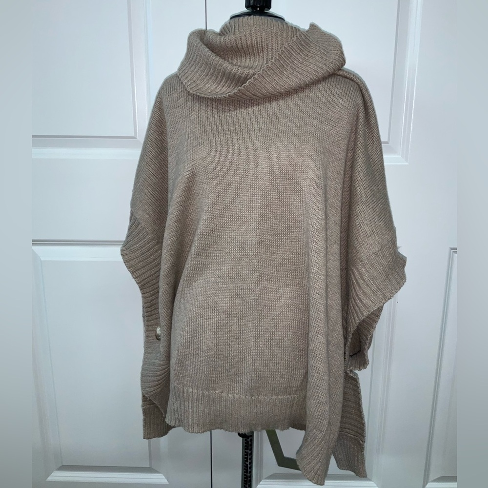 (Bin 9)  Old navy tan sleeveless poncho turtleneck with buttons, Size M/L